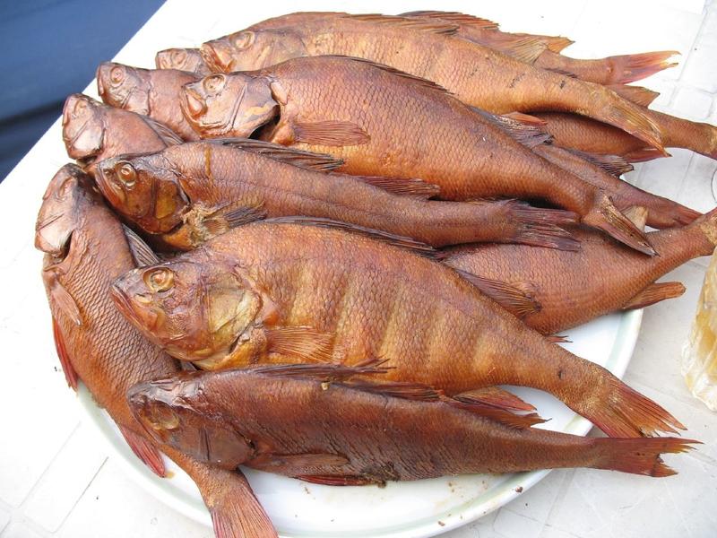 Рейд по незаконной продаже копченой рыбы провели по дороге на Арахлей