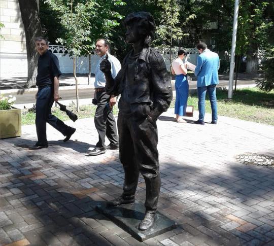 Виктор Цой на улицах Алма-Аты