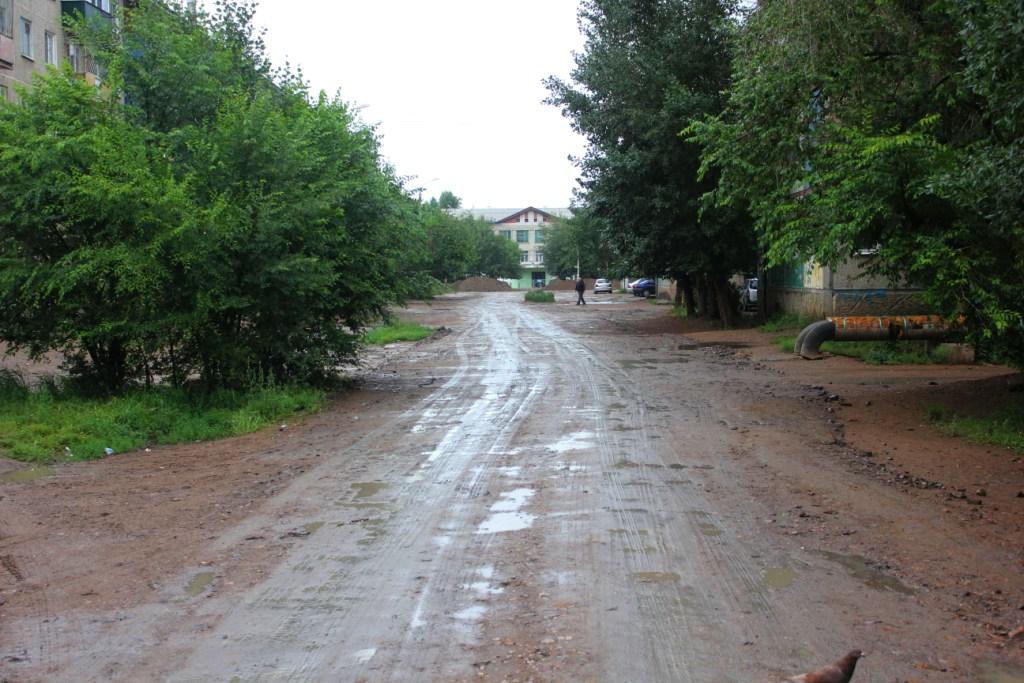 Читинцы сами отремонтировали дорогу к двум школам на КСК