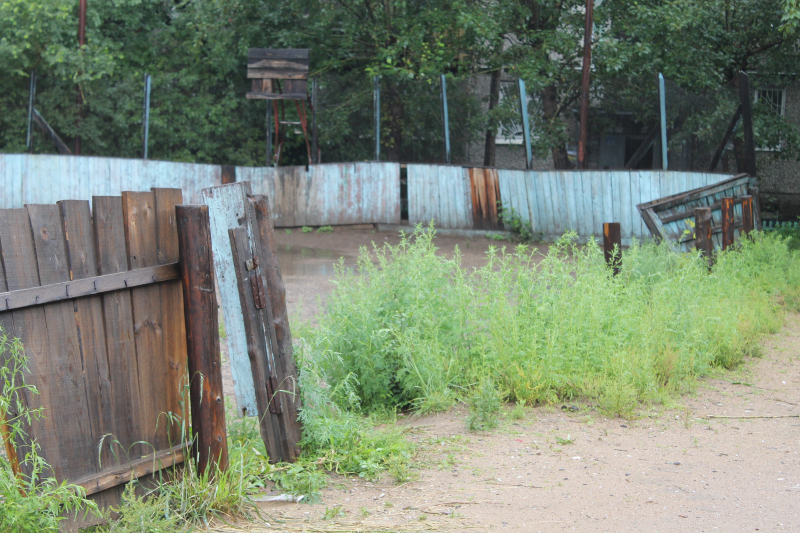 «Забор» посреди поля и «решето» - ОНФ проверил детские площадки в Забайкалье