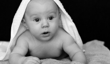 Подгузники и распашонки: что войдет в презент для младенцев