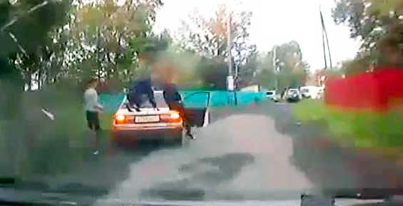 На Камчатке подростки катались на багажнике «Тойоты» приятеля
