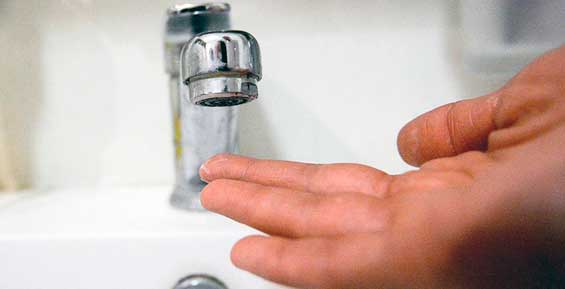 На Камчатке управляющую компанию наказали за недостаточно горячую воду
