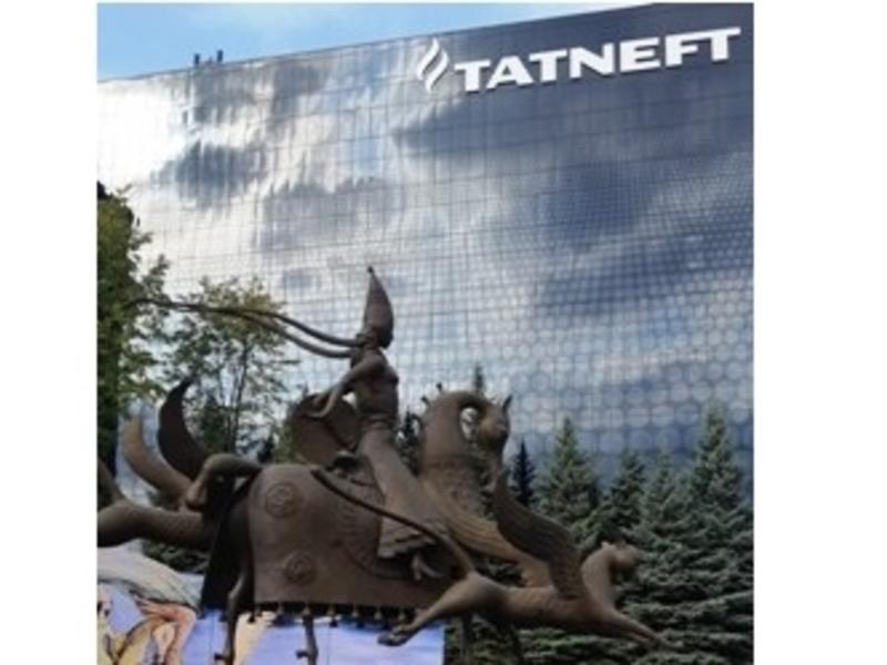 7-метровую скульптуру забайкальского мастера открыли у здания Татнефти в Альметьевске