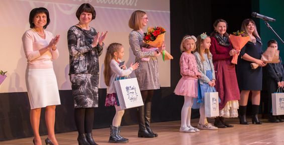 Двух бабушек наградили медалью «Материнская слава Камчатки»
