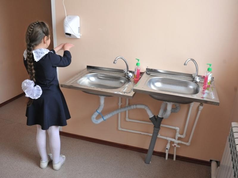Прокуратура через суд обязала школу в Дарасуне сделать тёплый туалет